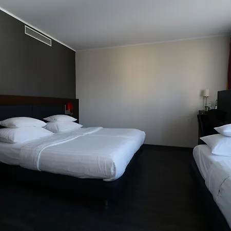 Western Plaza Hotel 4*