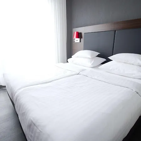 Western Plaza Hotel 4*
