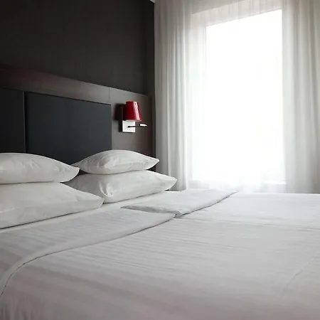 Hotel Western Plaza 4*