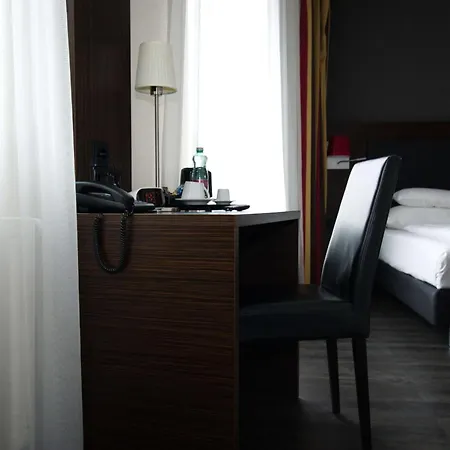 Western Plaza Hotel 4*