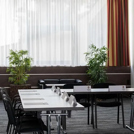 Hotel Western Plaza 4*