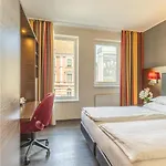 Plaza Hotel 4*