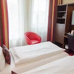 Ξενοδοχείο Plaza 4*