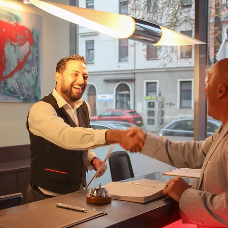 Hotel Western Plaza 4*